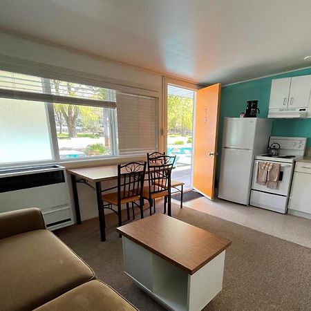 Holiday Beach Resort Motel Okanagan Falls Luaran gambar