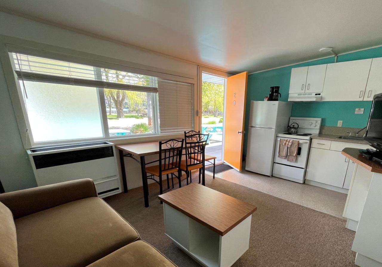 Holiday Beach Resort Motel Okanagan Falls Luaran gambar