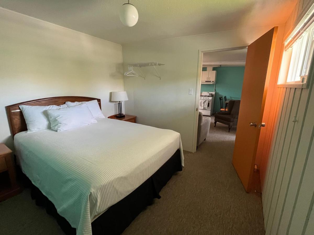 Holiday Beach Resort Motel Okanagan Falls Luaran gambar