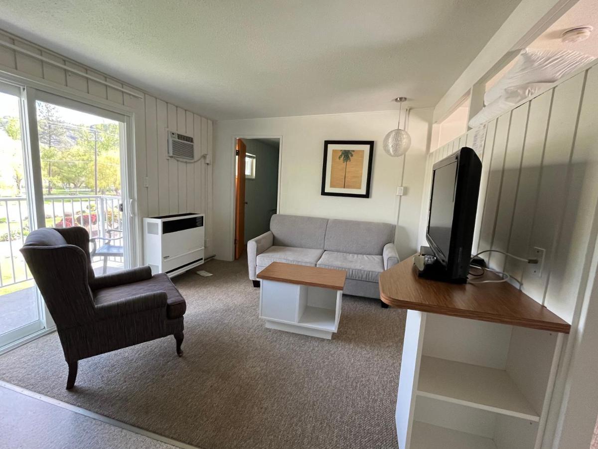 Holiday Beach Resort Motel Okanagan Falls Luaran gambar