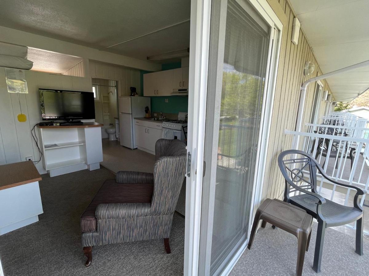Holiday Beach Resort Motel Okanagan Falls Luaran gambar
