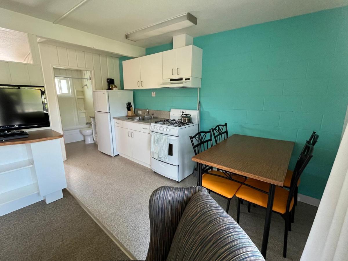 Holiday Beach Resort Motel Okanagan Falls Luaran gambar