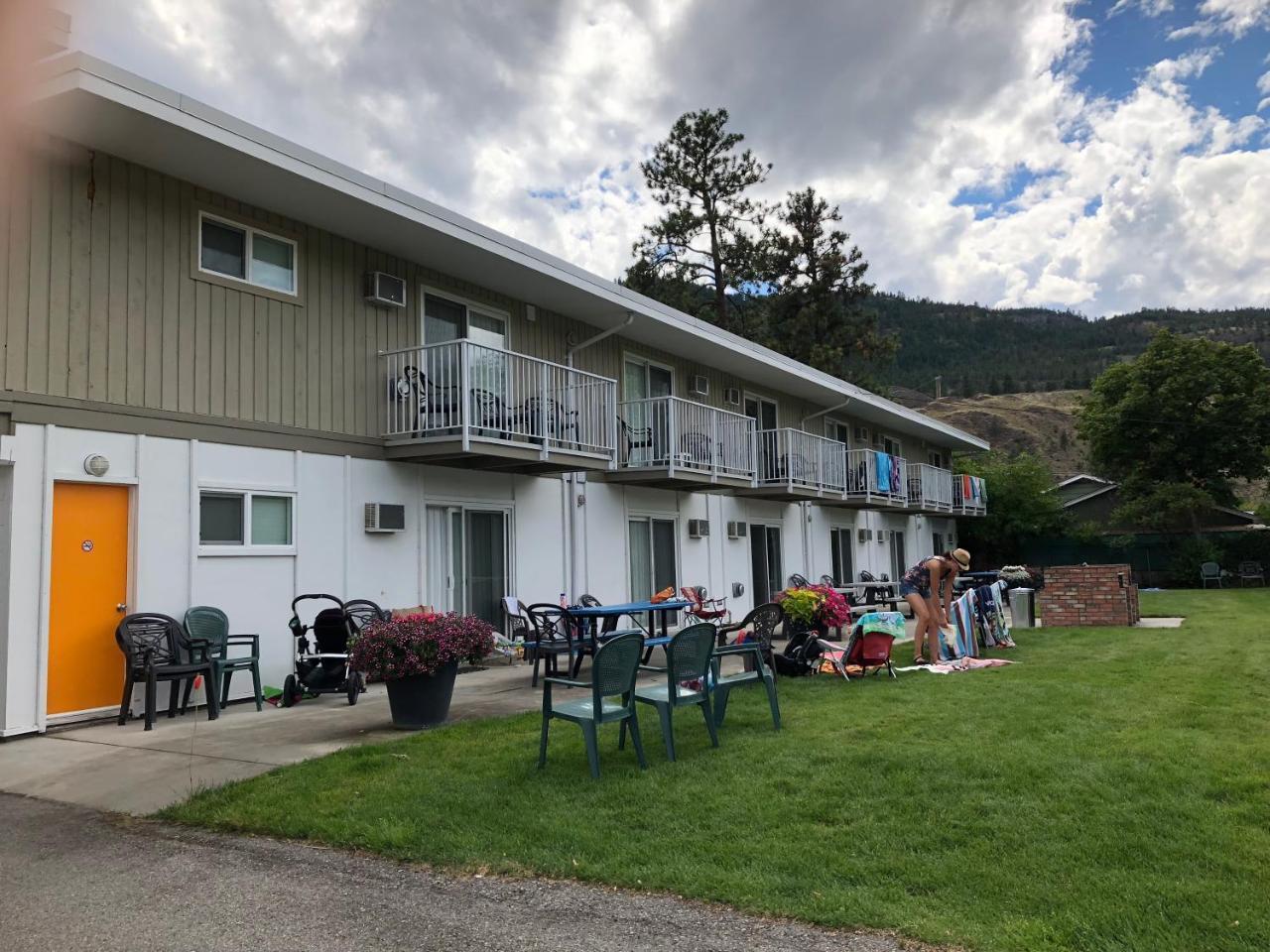 Holiday Beach Resort Motel Okanagan Falls Luaran gambar