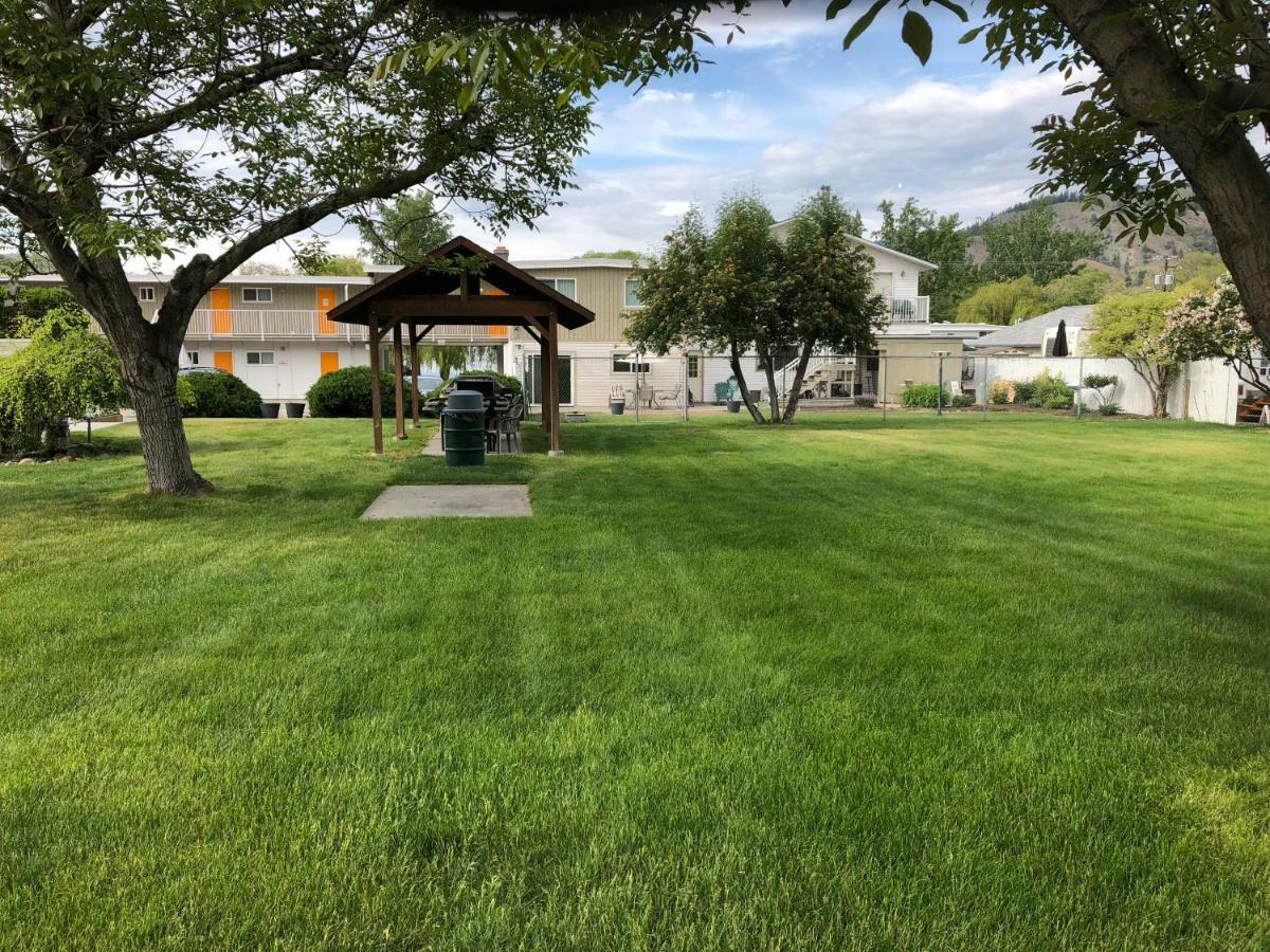 Holiday Beach Resort Motel Okanagan Falls Luaran gambar