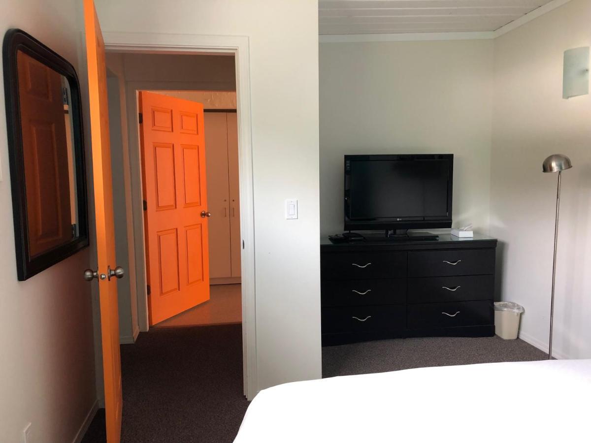 Holiday Beach Resort Motel Okanagan Falls Luaran gambar