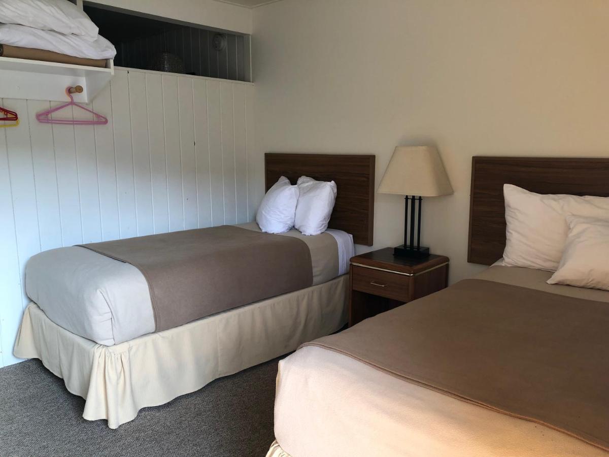 Holiday Beach Resort Motel Okanagan Falls Luaran gambar