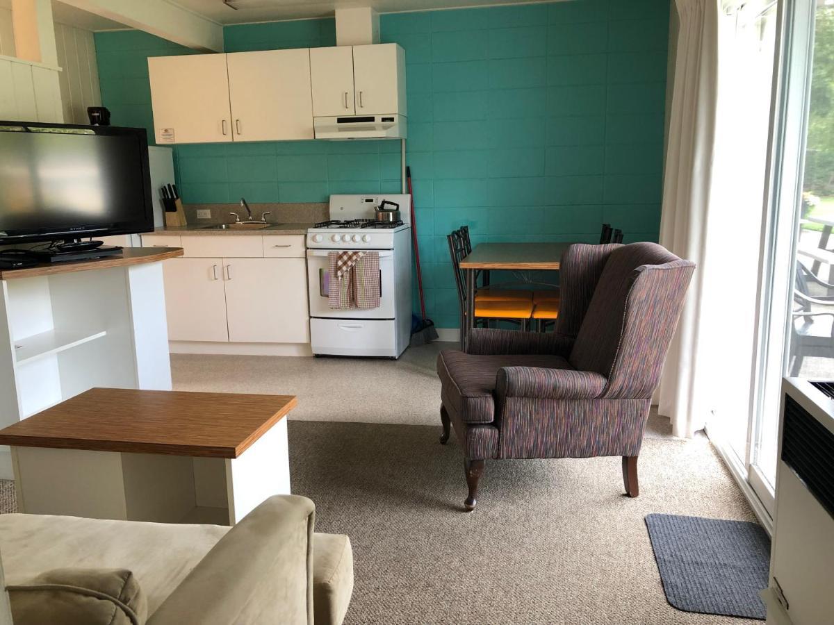 Holiday Beach Resort Motel Okanagan Falls Luaran gambar