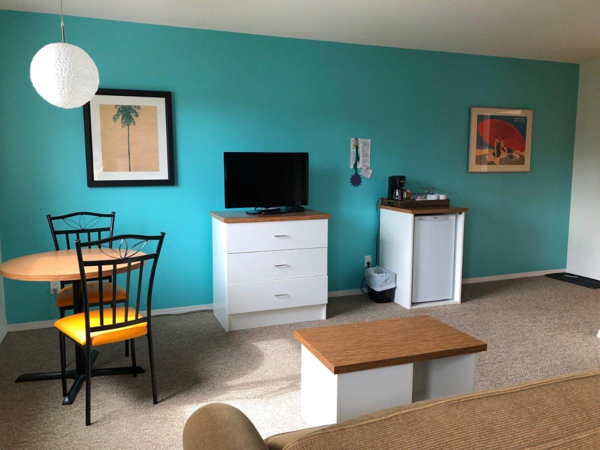 Holiday Beach Resort Motel Okanagan Falls Luaran gambar