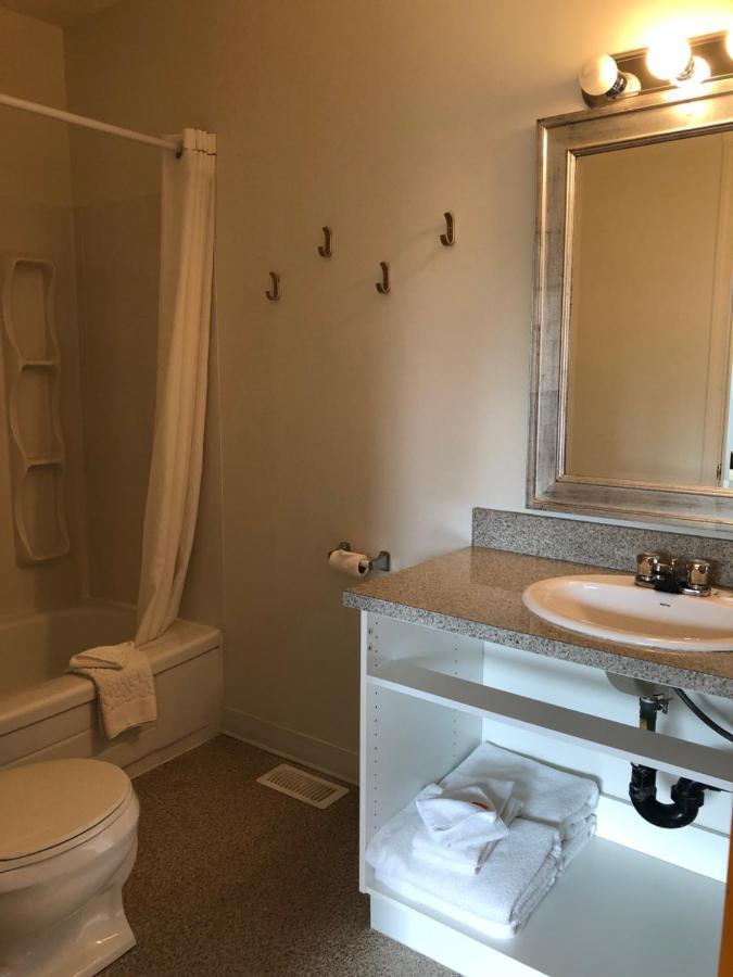 Holiday Beach Resort Motel Okanagan Falls Luaran gambar