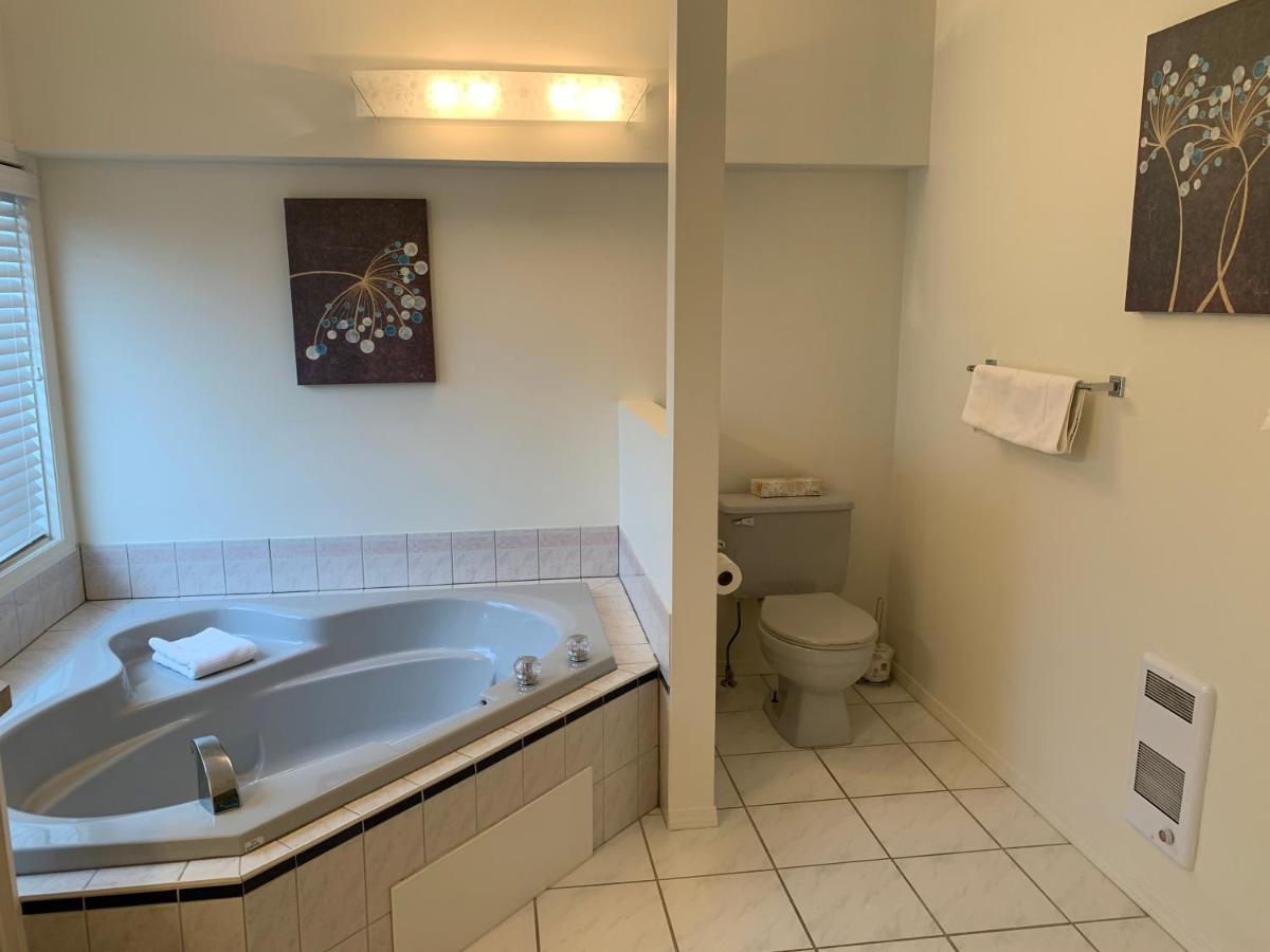 Holiday Beach Resort Motel Okanagan Falls Luaran gambar