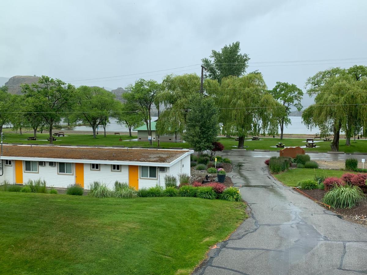 Holiday Beach Resort Motel Okanagan Falls Luaran gambar